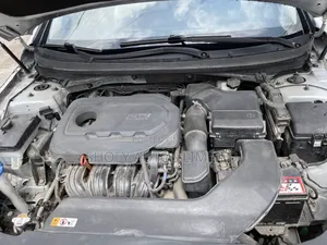 Hyundai Sonata Sport 2.0T Sedan FWD (2.0L 4cyl 6A) 2017 Silver