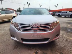 Toyota Venza XLE 2010 Silver