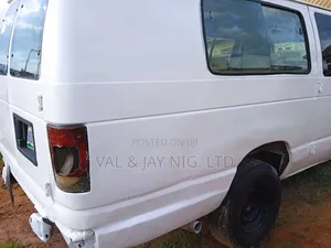 Ford E350 2006 White