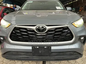 Toyota Highlander LE AWD 2020 Green