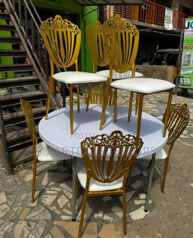 Round Foldable Event Table With Chairs