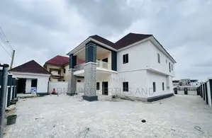 5bdrm Duplex in Idu Industrial for sale