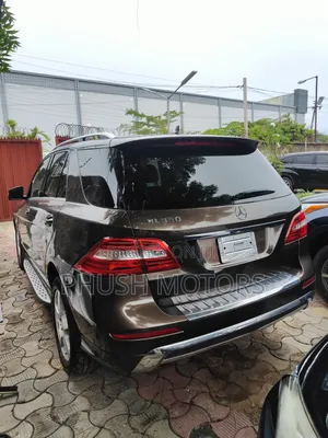 Mercedes-Benz M Class ML350 4MATIC 4dr SUV AWD (3.5L 6cyl 7A) 2014