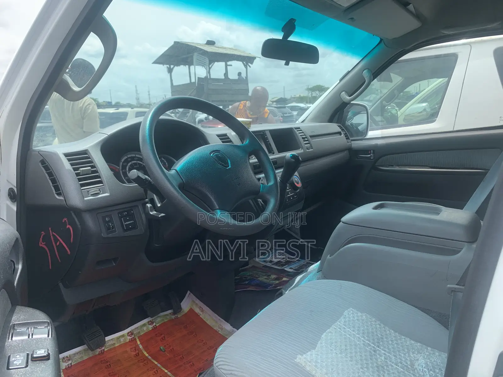 Toyota HiAce 2018 White