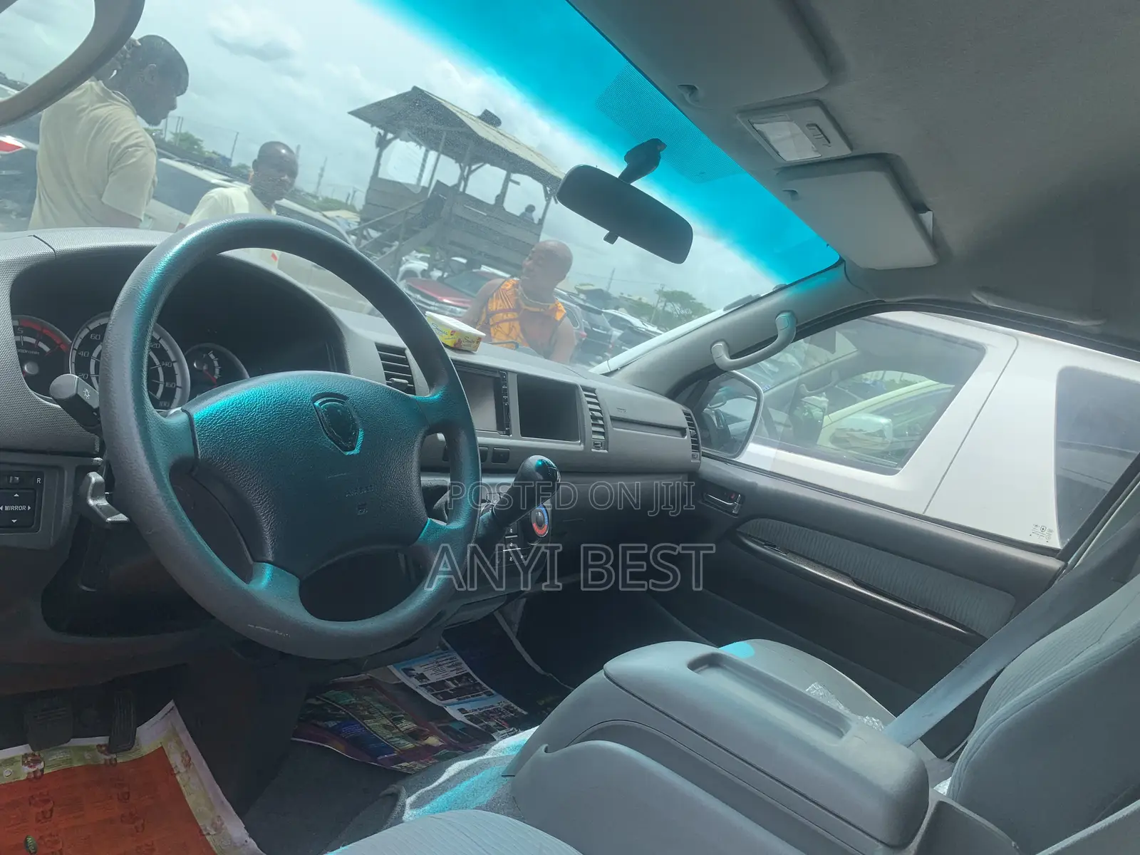 Toyota HiAce 2018 White