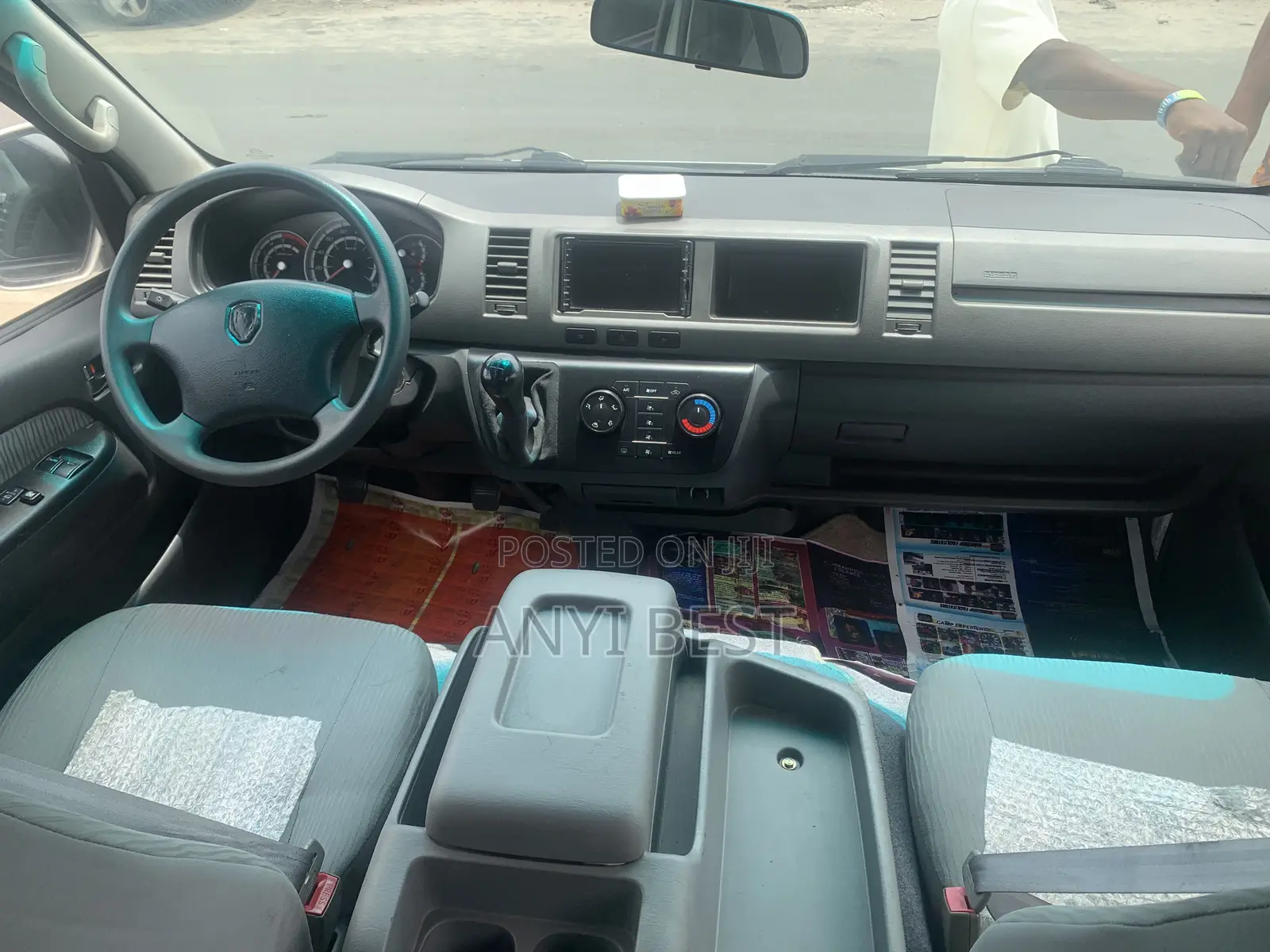 Toyota HiAce 2018 White