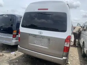 Toyota HiAce 2018 White