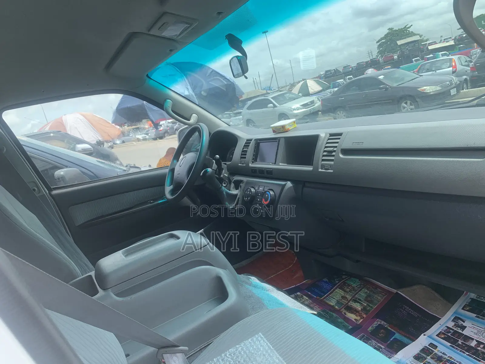 Toyota HiAce 2018 White