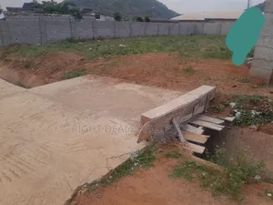 Commercial Land 1000sqm in Dawaki