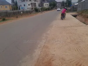 Commercial Land 850sqm in Dawaki