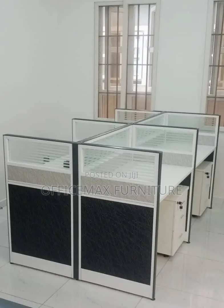 Workstation 4 Mens Table