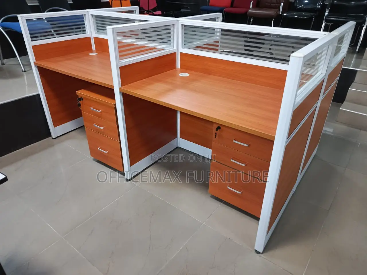 Workstation 4 Mens Table