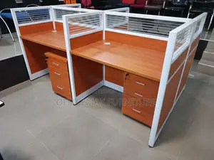 Workstation 4 Mens Table