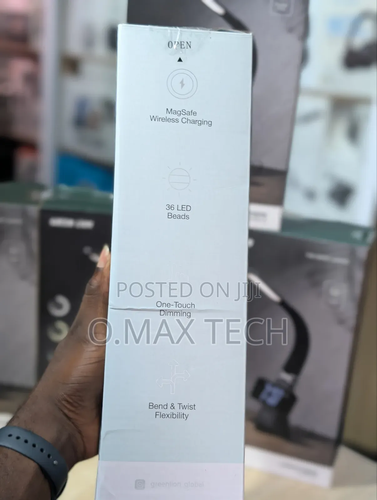 Green Lion Mag Led Desk Lamp With Wireless Charging Pad