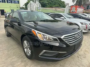 Hyundai Sonata Base Sedan FWD (2.4L 4cyl 6A) 2017 Black
