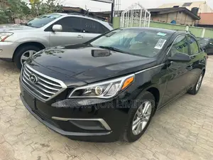 Hyundai Sonata Base Sedan FWD (2.4L 4cyl 6A) 2017 Black