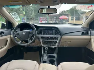 Hyundai Sonata Base Sedan FWD (2.4L 4cyl 6A) 2017 Black