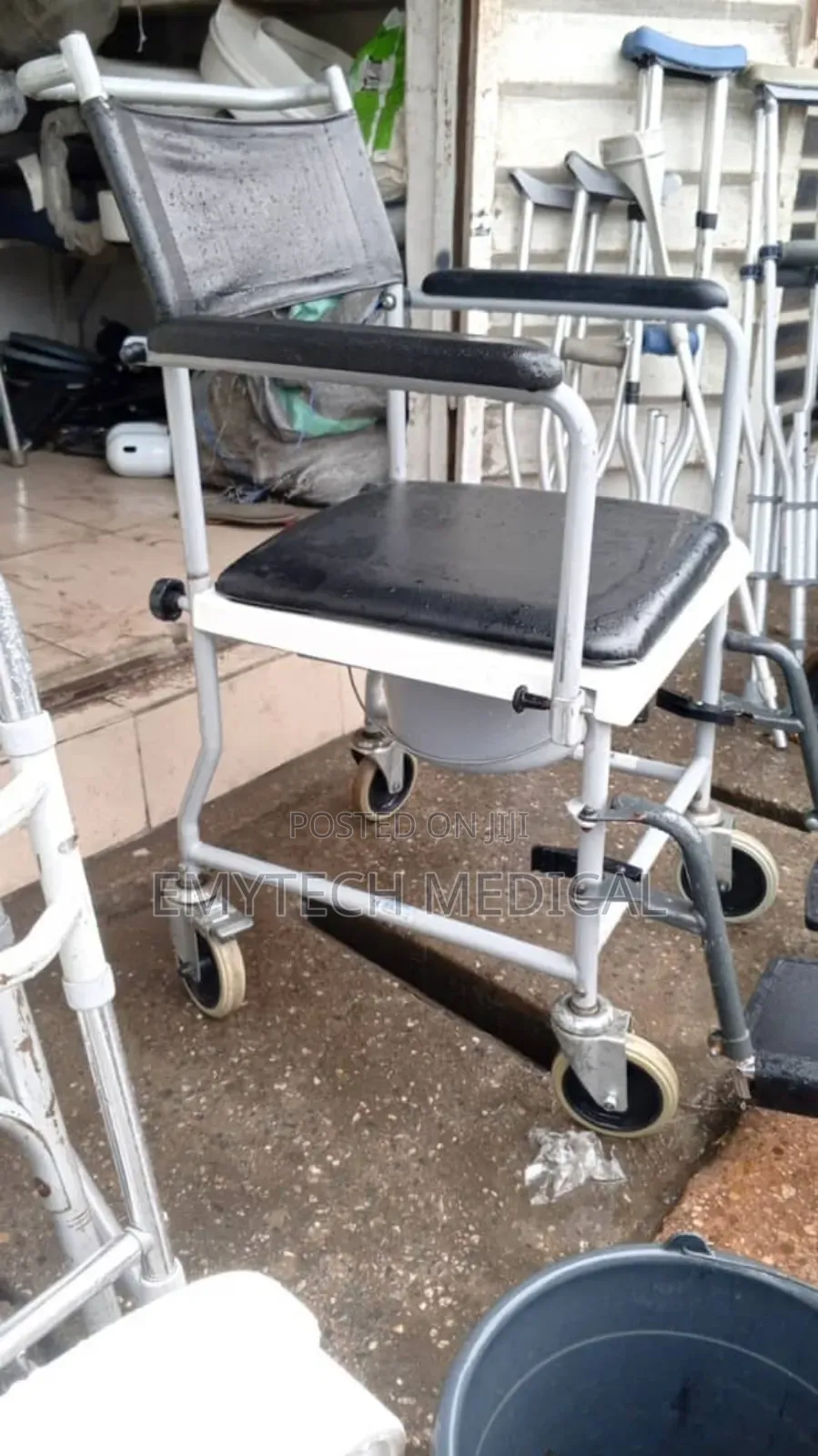 Wheel Able Commode Seat With Tyre
