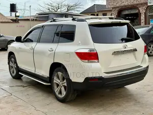 Toyota Highlander Limited 2012 White