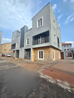 4bdrm Duplex in Maryland, Mende for sale