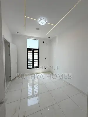 4bdrm Duplex in Ikota for sale