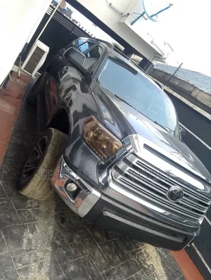 Toyota Sequoia Limited 4dr SUV 4WD (5.7L 8cyl 6A) 2011 Gray