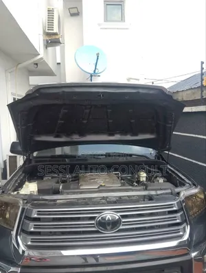 Toyota Sequoia Limited 4dr SUV 4WD (5.7L 8cyl 6A) 2011 Gray