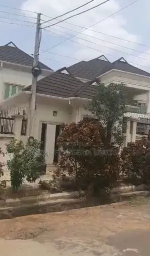 8bdrm Block of Flats in Oluyole Estate for sale