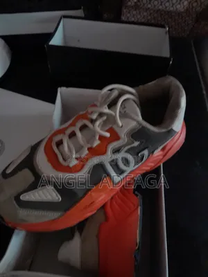 D G Footwear