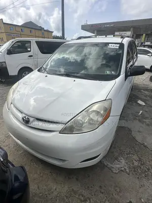 Toyota Sienna LE 2008 White