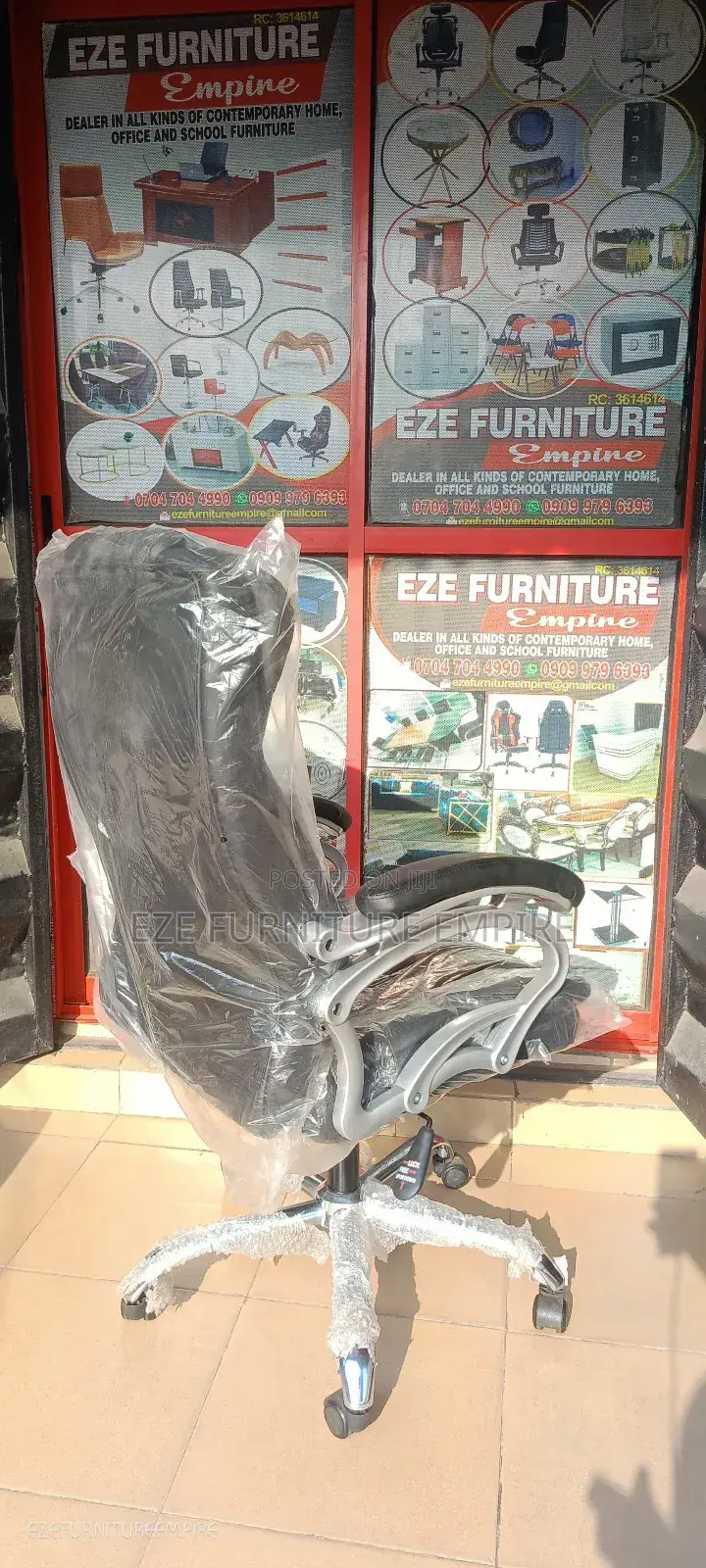 8121 Cushion Chair