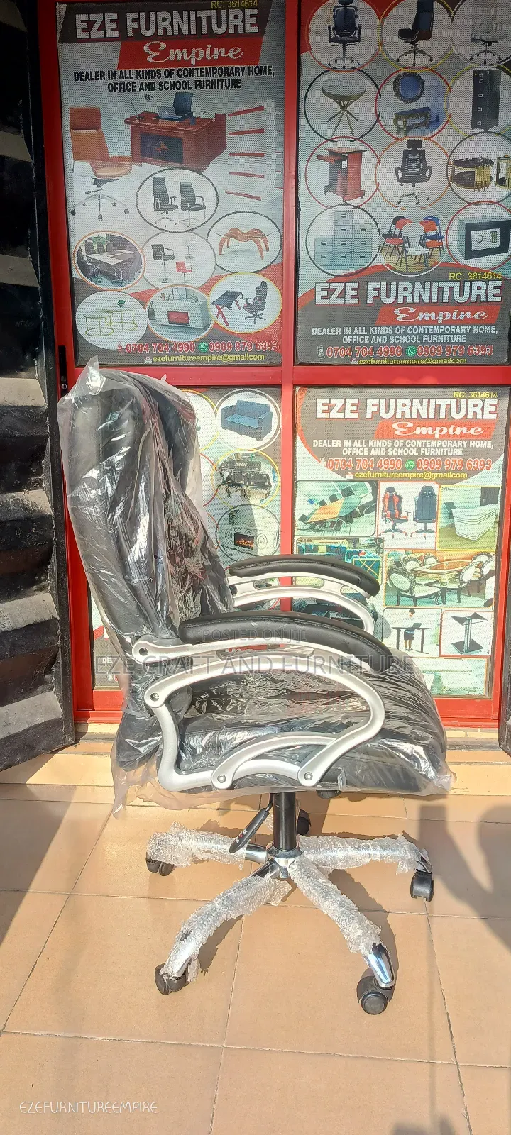 8121 Cushion Chair