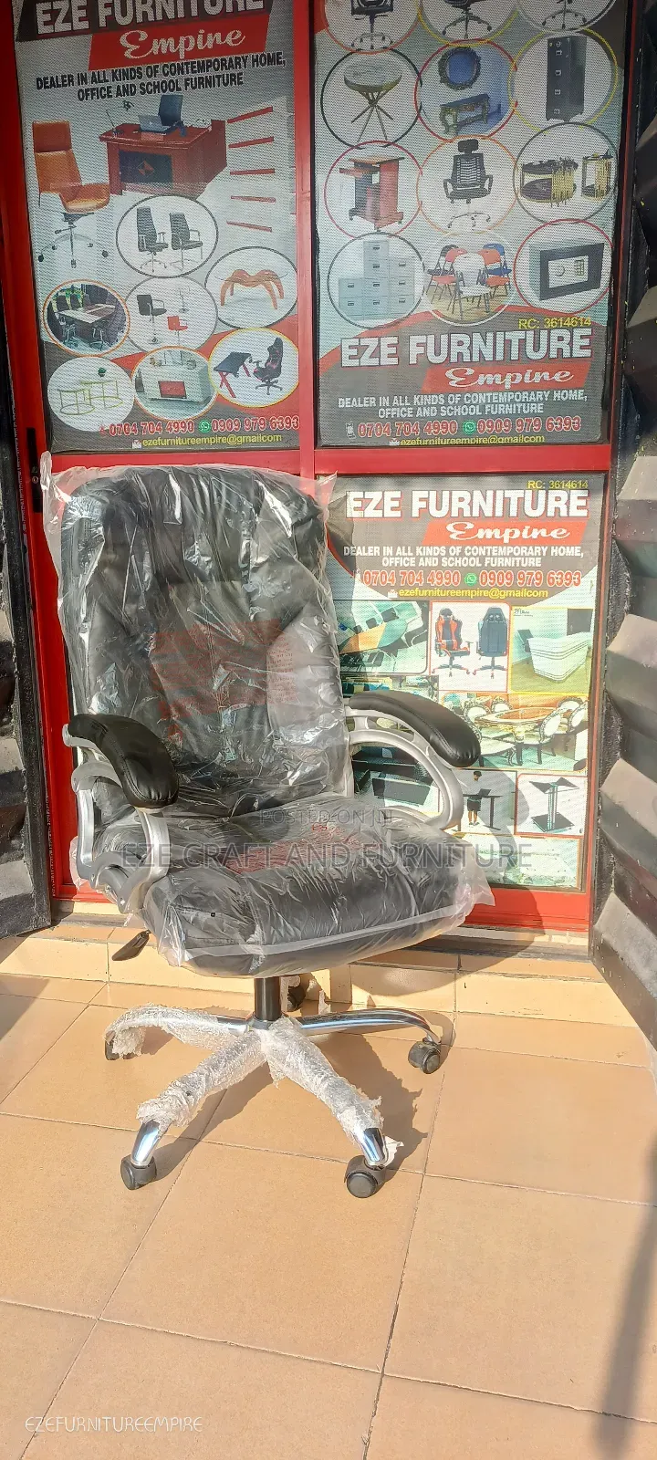 8121 Cushion Chair