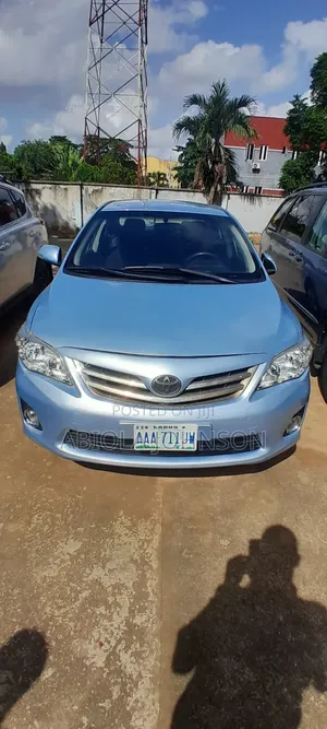 Toyota Corolla LE 4dr Sedan (1.8L 4cyl 4A) 2013 Blue