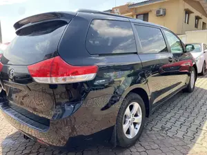 Toyota Sienna 2013 Black