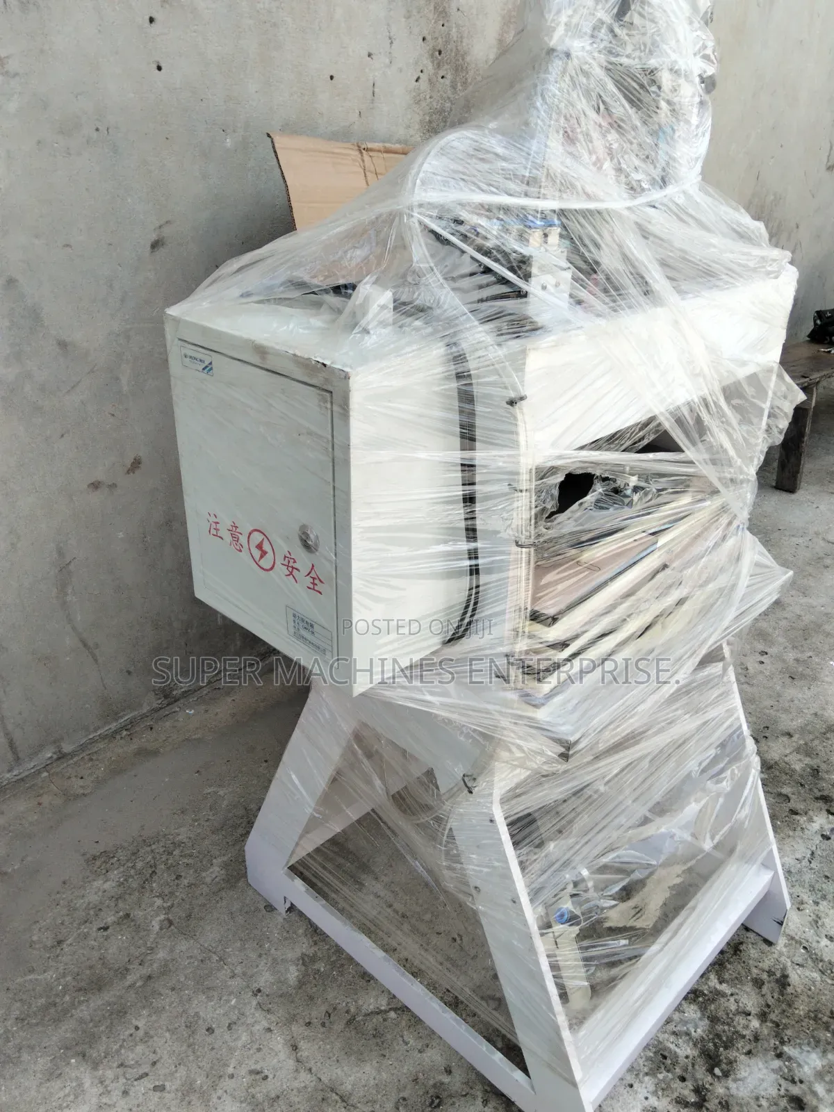 Pneumatic Nylon Punching Machine