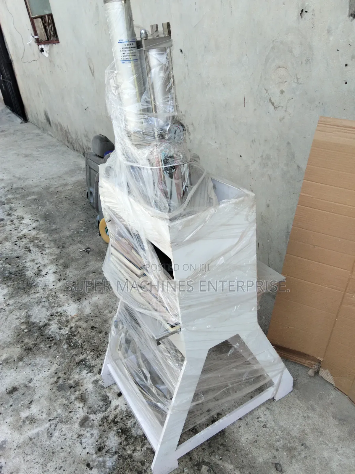 Pneumatic Nylon Punching Machine
