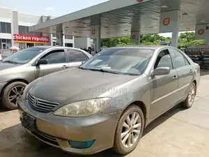 Toyota Camry 2006 Gray