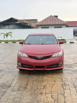 Toyota Camry SE 4dr Sedan (2.5L 4cyl 6A) 2014 Red