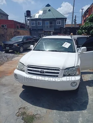 Toyota Highlander Base AWD 2004 White