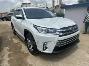 Toyota Highlander LE 4dr SUV AWD (3.5L 6cyl 6A) 2015 White