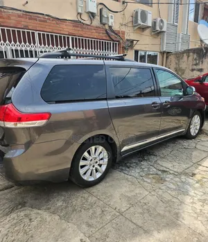 Toyota Sienna LE 7 Passenger 2010 Gray