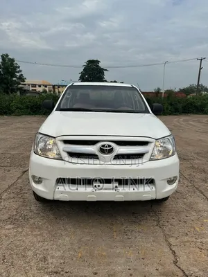 Toyota Hilux 2006 White