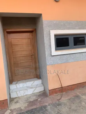 3bdrm Block of Flats in Kasumu Estate, Off for rent