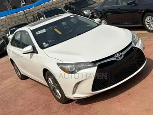 Toyota Camry SE 4dr Sedan (2.5L 4cyl 6A) 2016 White