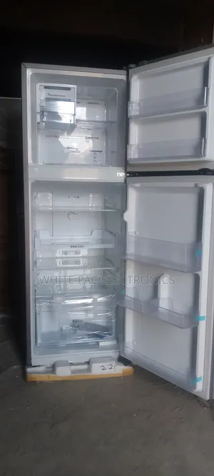 Samsung 305 Liters Inverter Double Door Refrigerator> Ice Cube Maker