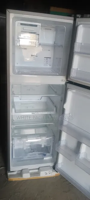 Samsung 305 Liters Inverter Double Door Refrigerator> Ice Cube Maker