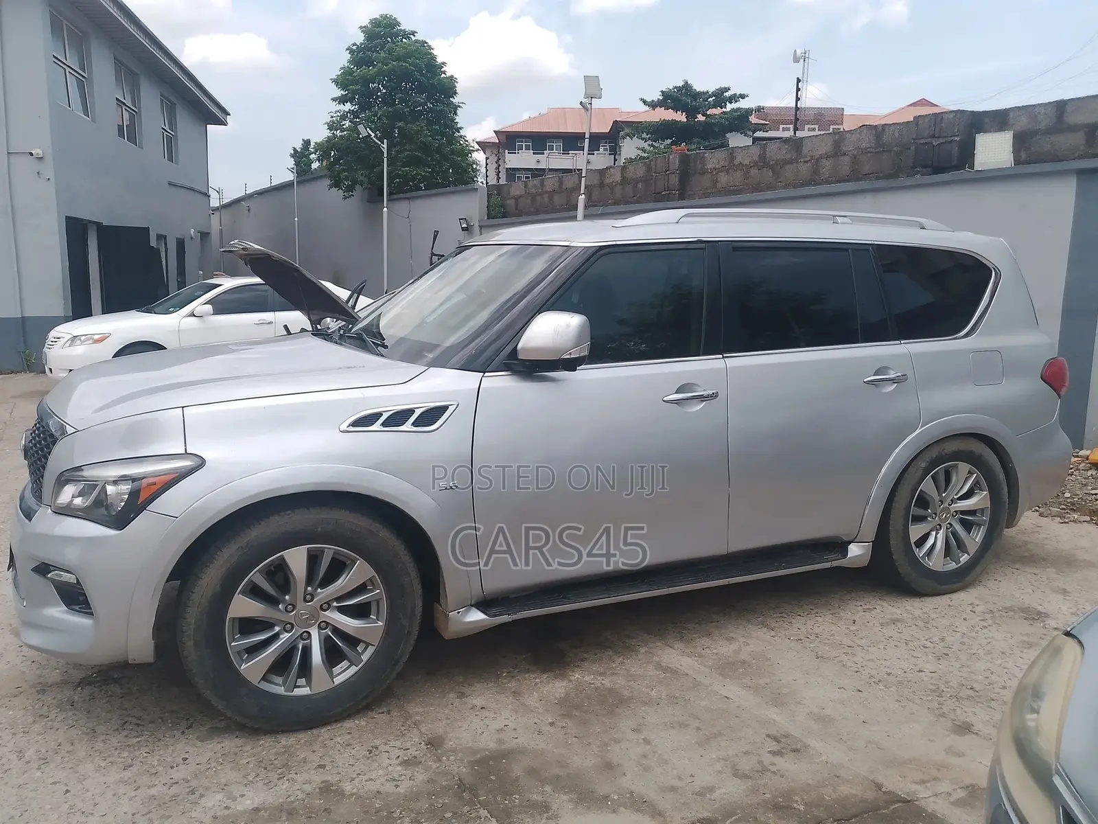 Infiniti QX80 2017 Silver