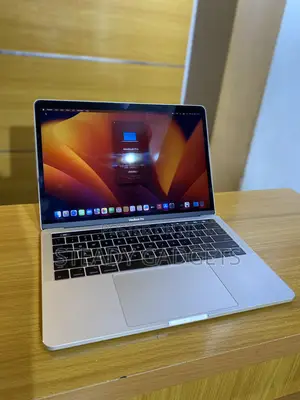 Laptop Apple MacBook Pro 2017 16GB Intel Core i7 SSD 512GB