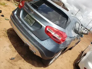 Mercedes-Benz GLA-Class 2016 Blue